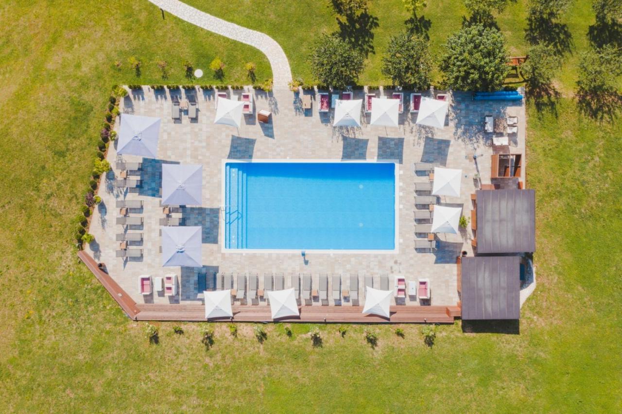 Hotel Degenija Селище Дрезницко Екстериор снимка