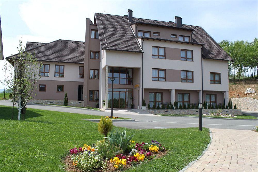 Hotel Degenija Селище Дрезницко Екстериор снимка