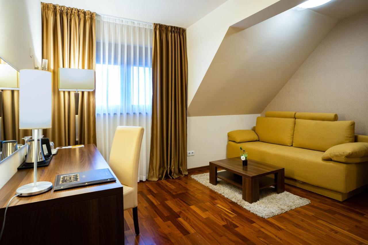 Hotel Degenija Селище Дрезницко Екстериор снимка