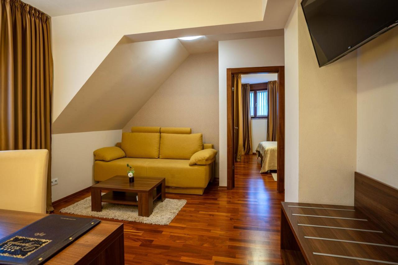Hotel Degenija Селище Дрезницко Екстериор снимка