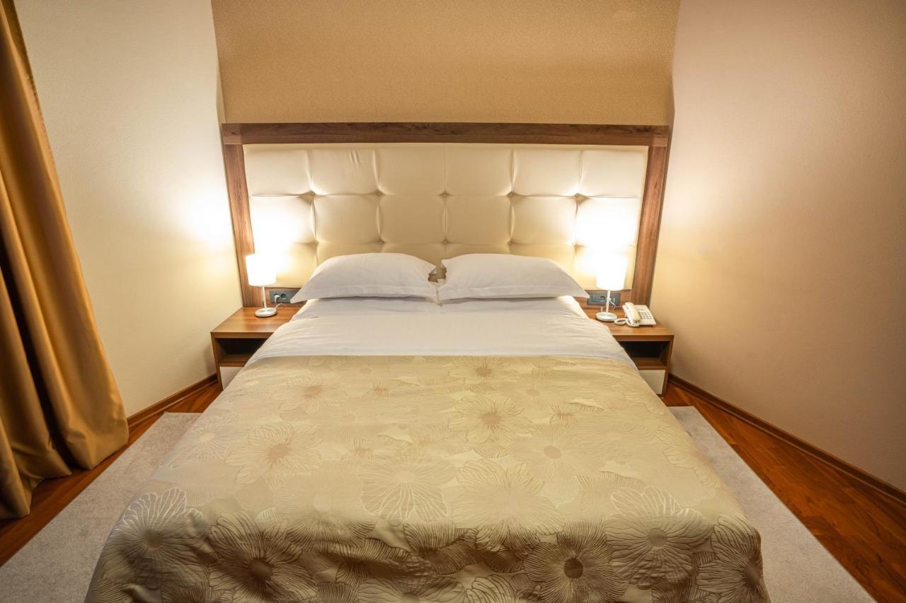 Hotel Degenija Селище Дрезницко Екстериор снимка