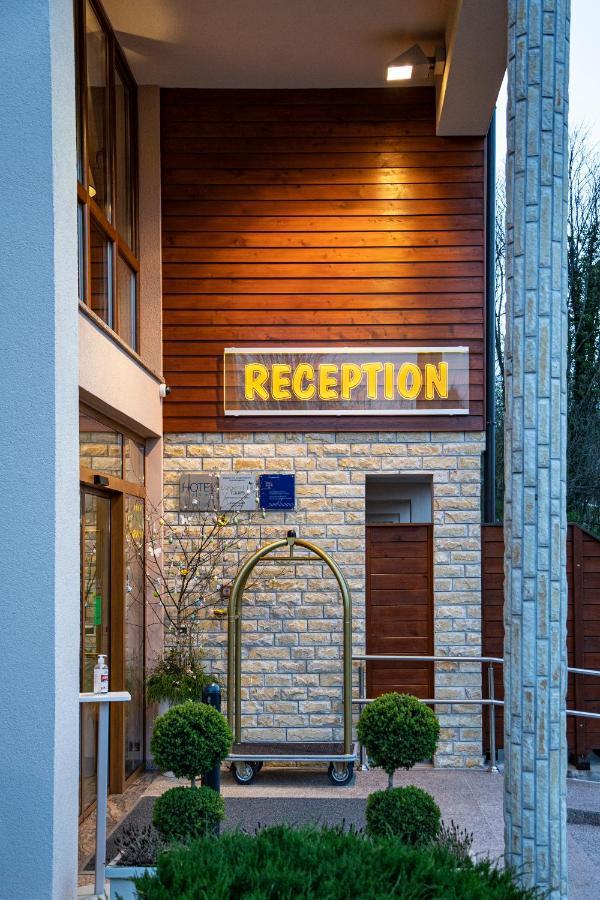Hotel Degenija Селище Дрезницко Екстериор снимка