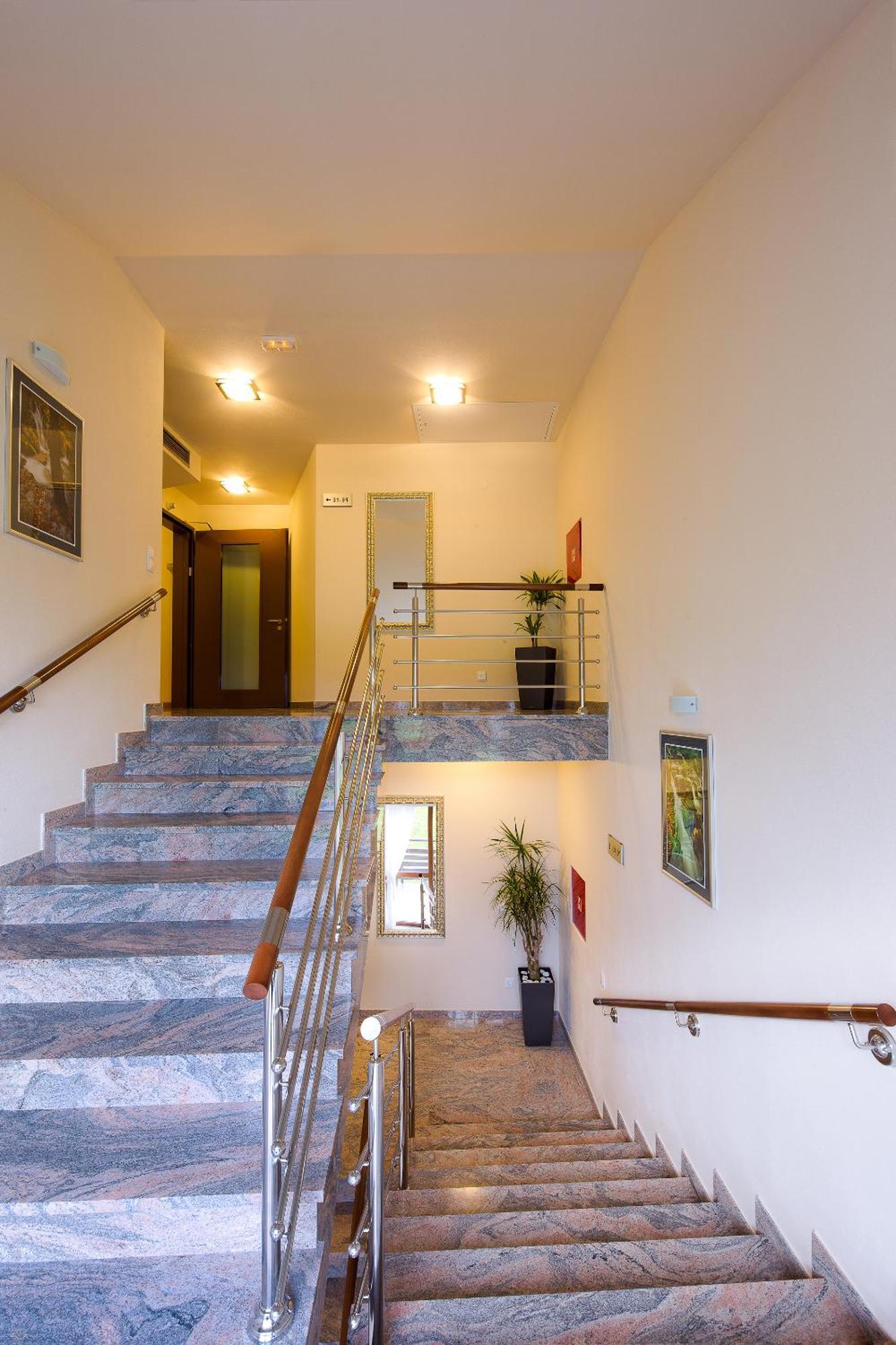 Hotel Degenija Селище Дрезницко Екстериор снимка