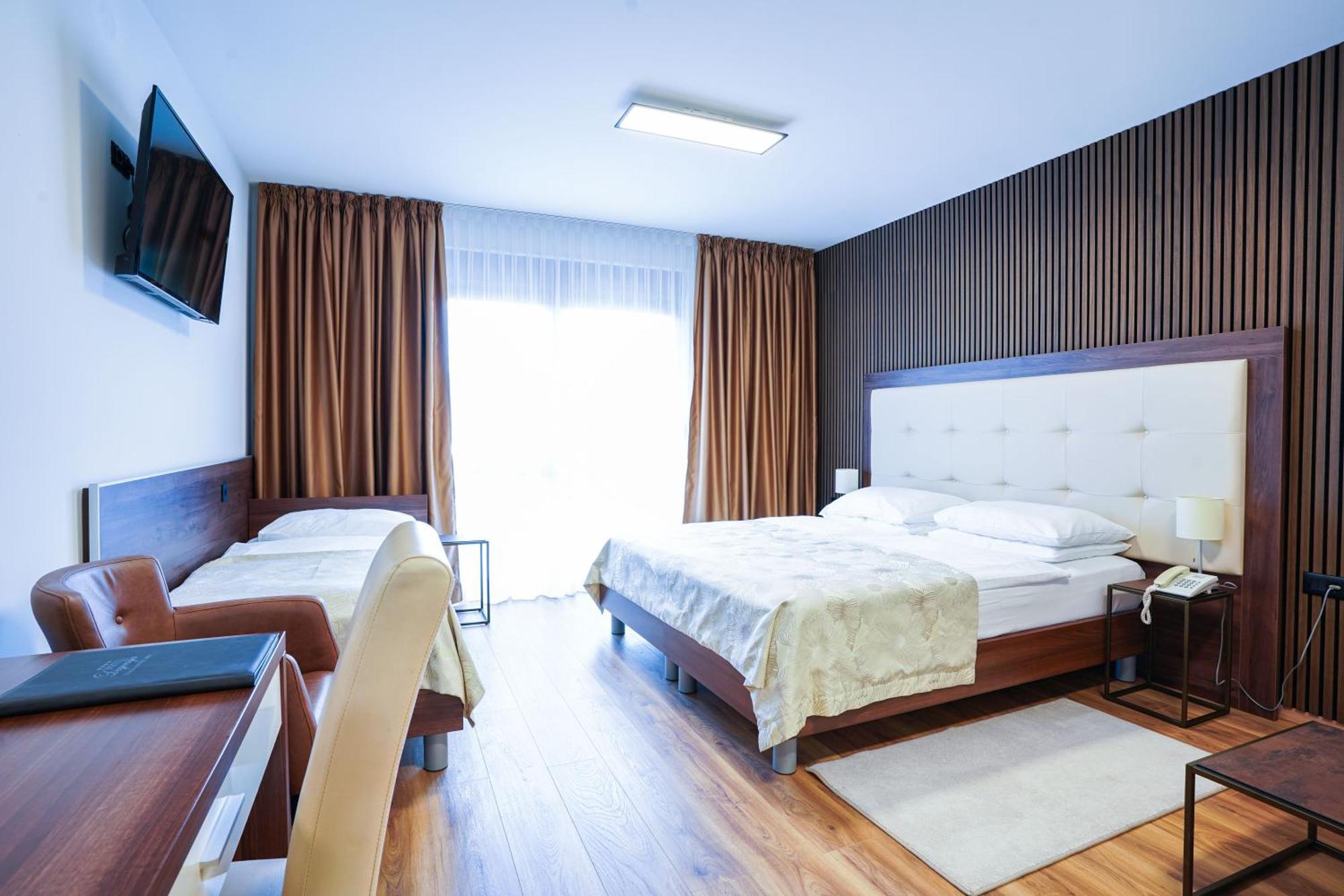 Hotel Degenija Селище Дрезницко Екстериор снимка
