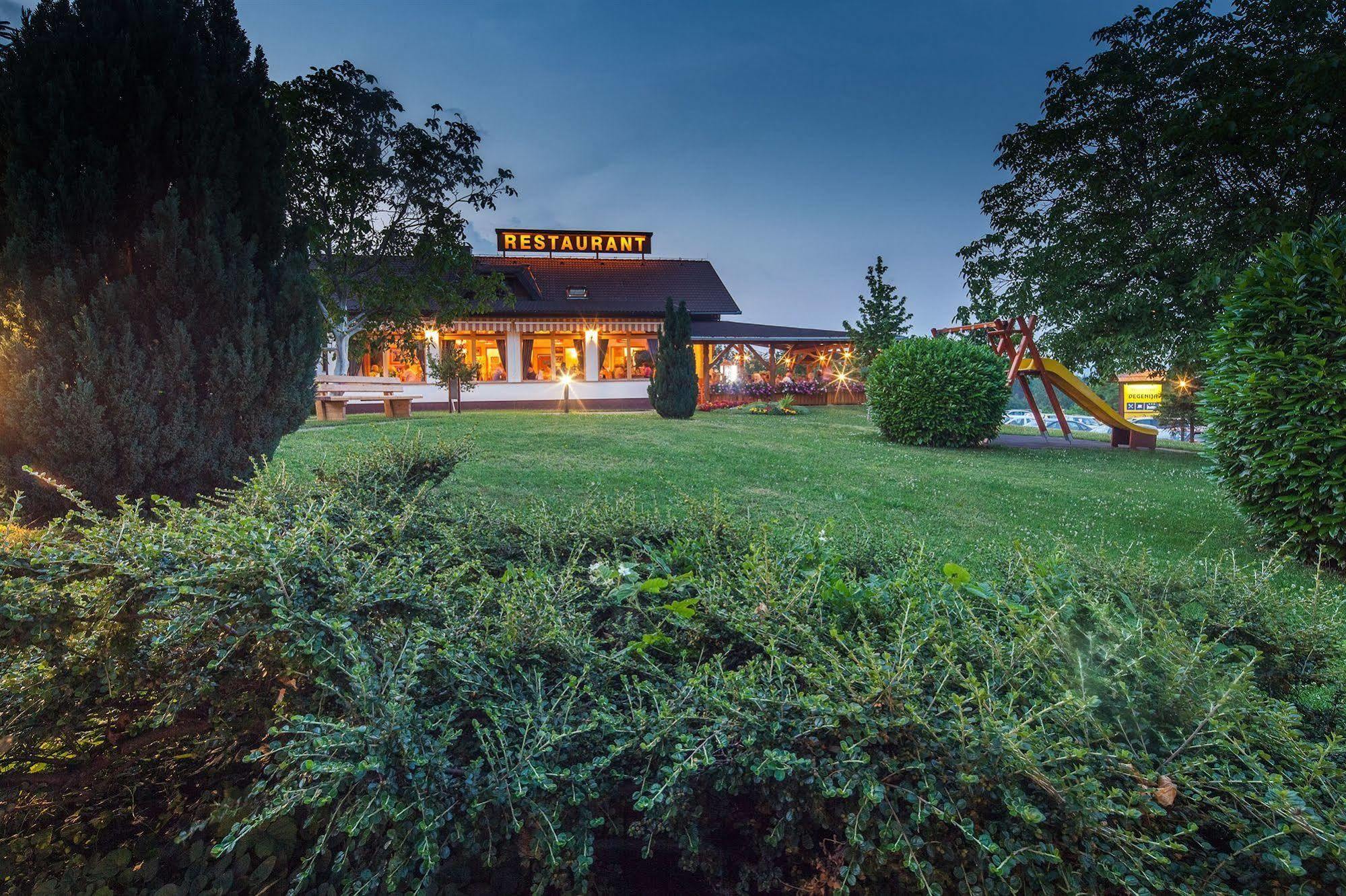 Hotel Degenija Селище Дрезницко Екстериор снимка