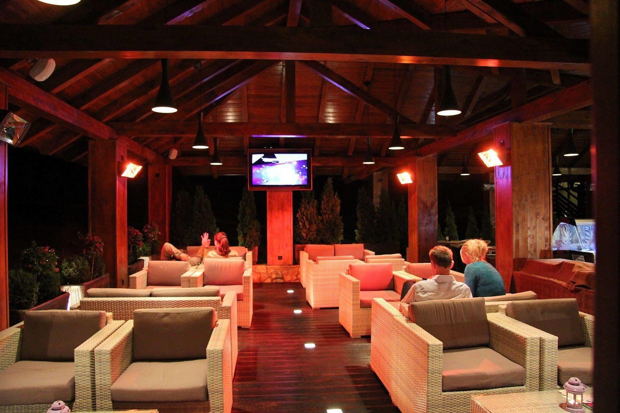 Hotel Degenija Селище Дрезницко Екстериор снимка