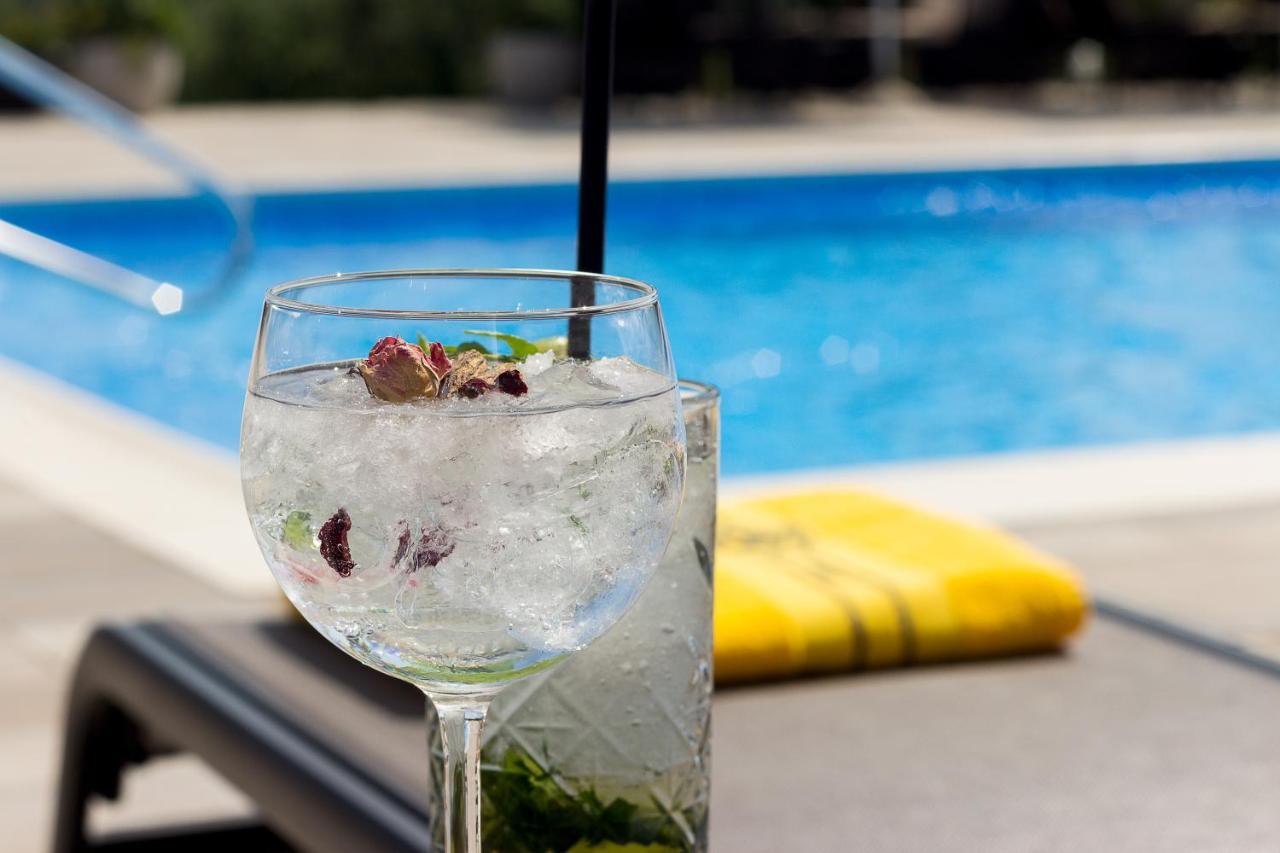 Hotel Degenija Селище Дрезницко Екстериор снимка