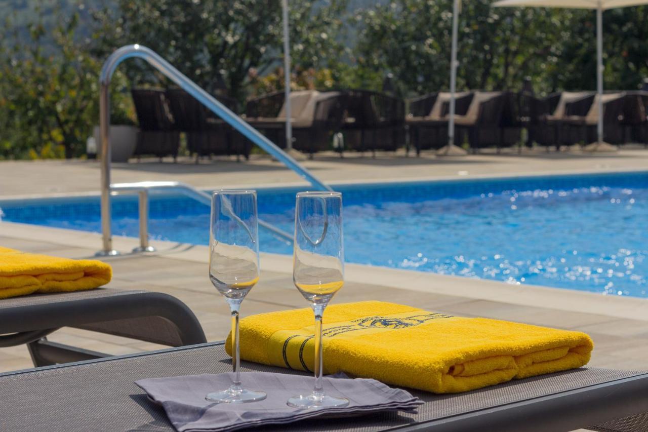 Hotel Degenija Селище Дрезницко Екстериор снимка
